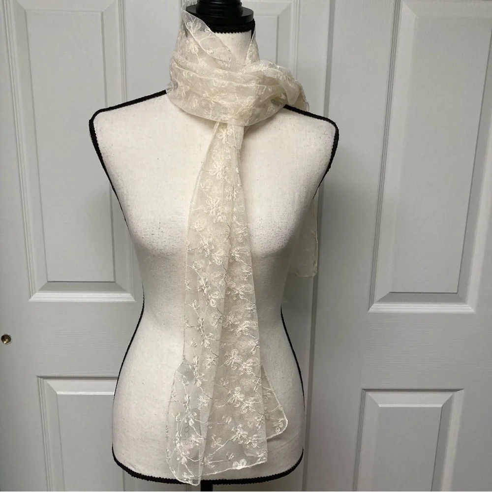 NWT 1980s Vintage Sheer Lace scarf. Cream colored. 55x12.5 inches